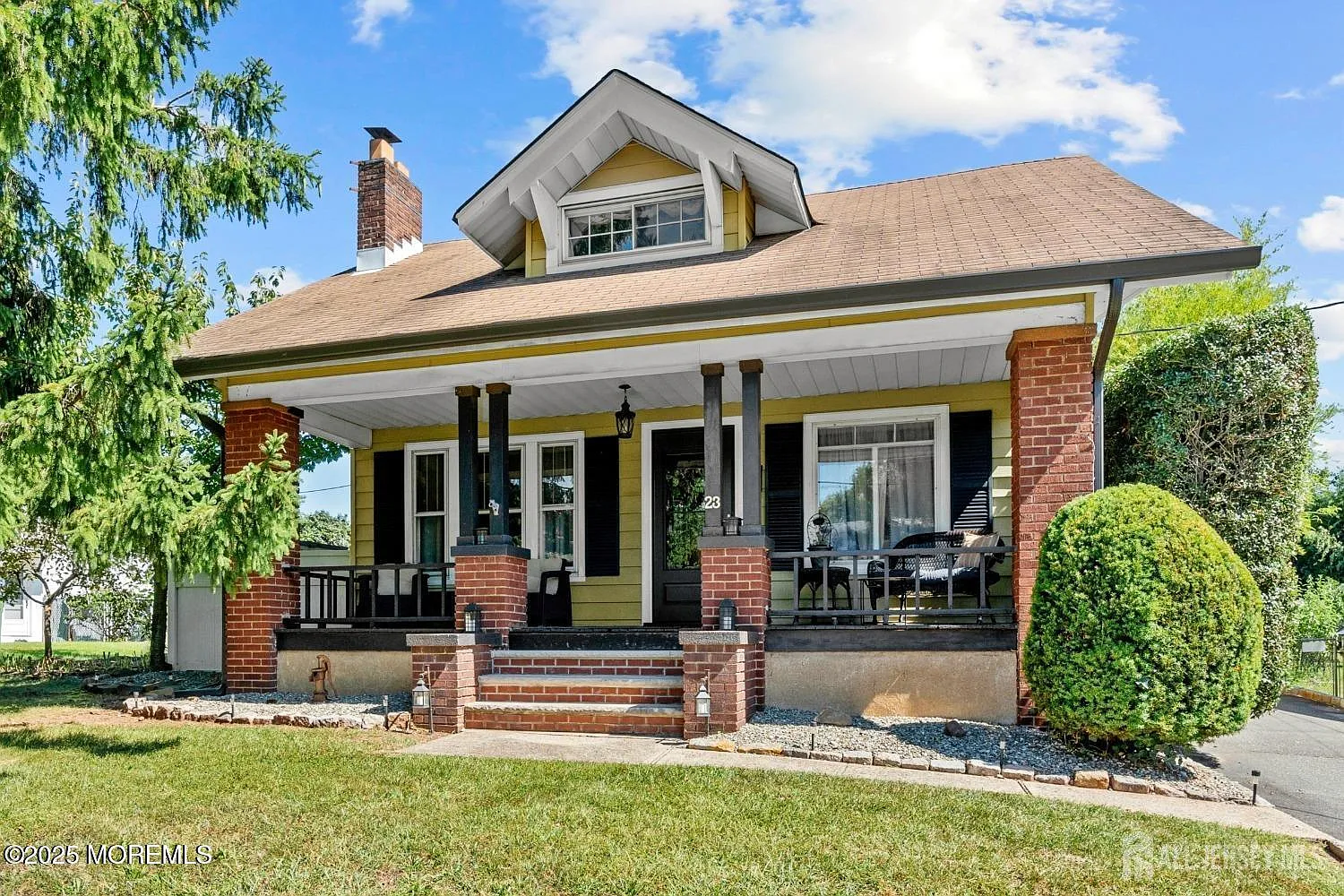 4 bed, 1976 sqft, $3,800 — Photo 1