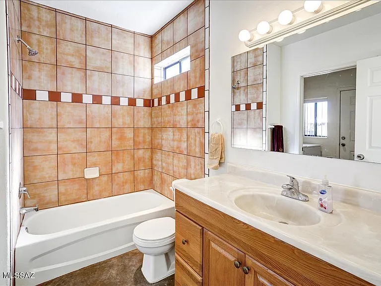 1220 E Water St #2 — Photo 17