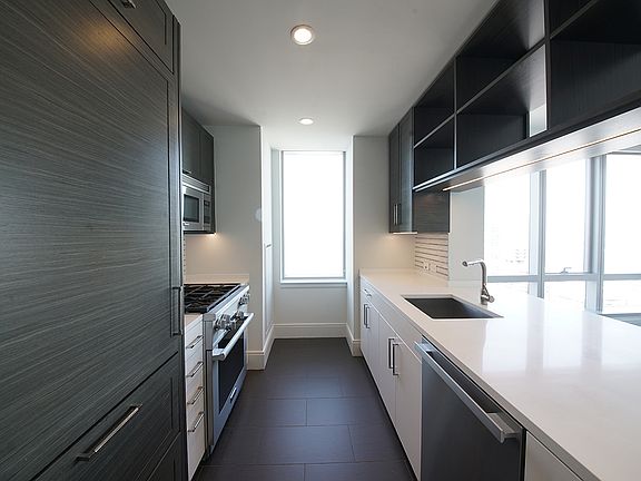 3rd image of 555 10th Ave APT 49A