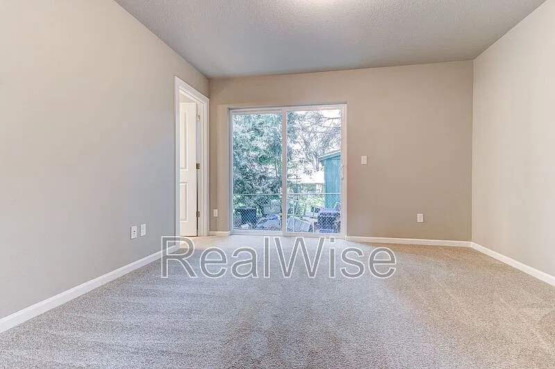 3 bed, 3.5 bath, 1702 sqft, $2,250 — Photo 4
