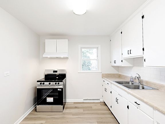 Renovated kitchen. New painting, appliances.