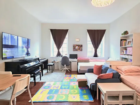 341 Monmouth Street image 1 of 11