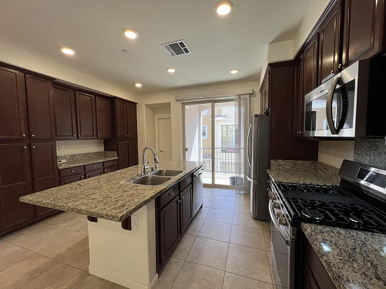2762 Ferrara Cir — Photo 14