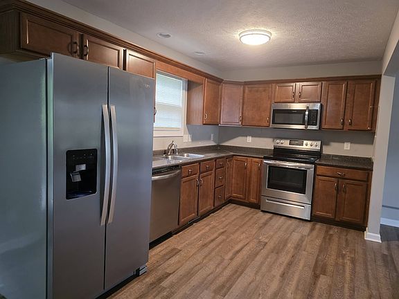4th image of 3499 Oak Creek Dr