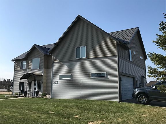 3rd image of 662 Lake Forest Cir