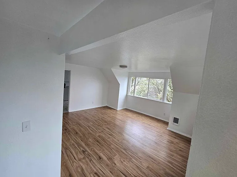 453-455 SE Dos Gatos Ct #457 — Photo 8