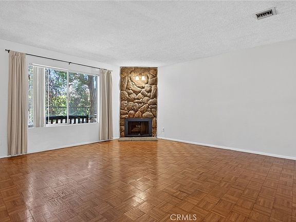 4th image of 216 W Tujunga Ave APT A