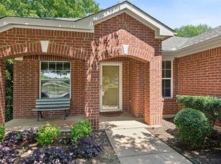706 International Dr, Euless, TX 76039