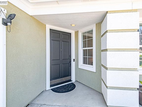 5th image of 4023 Emerson Dr