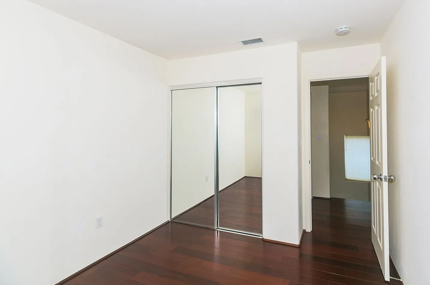 Pet Friendly Property Ocean Pointe: 3-bed, 2.5 bath single family home now available ! — Photo 4