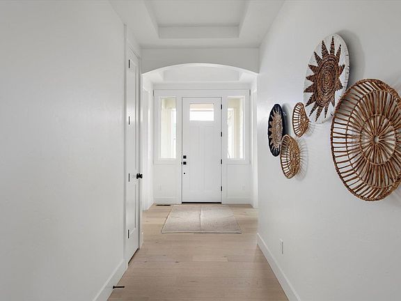 4th image of 567 Lazio Way