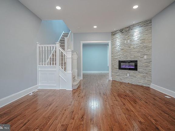 2nd image of 4419 Richmond St