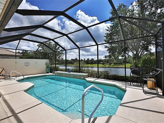 Great pool, water fountain feature and fabulous view!