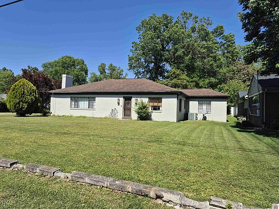 2nd image of 300 Cardinal Ln