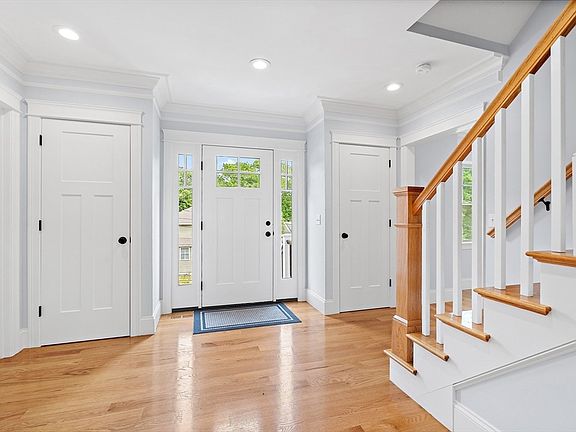 5th image of 17 Grand St