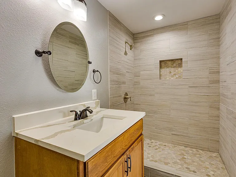 2725 Livingston Ave — Photo 13