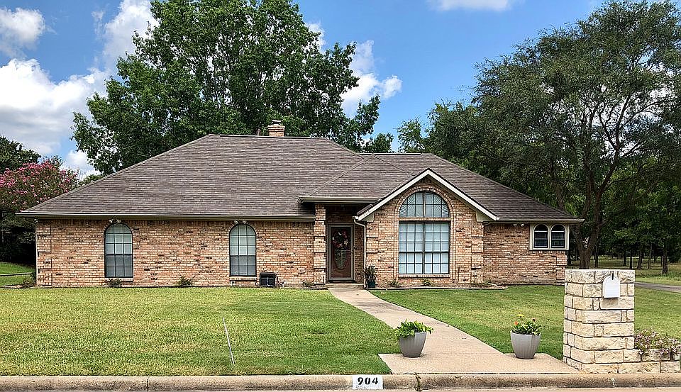 1st image of 904 River Oaks Dr