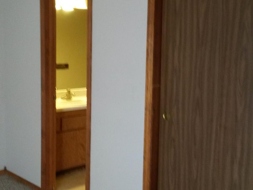 2nd image of 1376 Applewood Ln