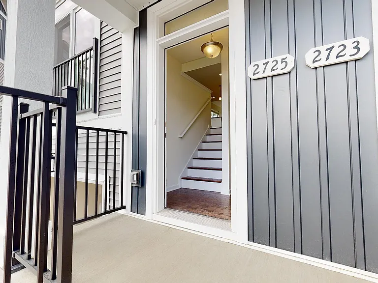 2725 Bristol Ridge Dr — Photo 2