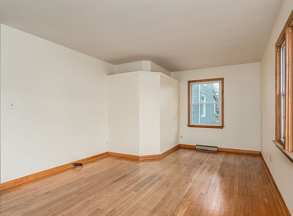 3rd image of 315 E North St