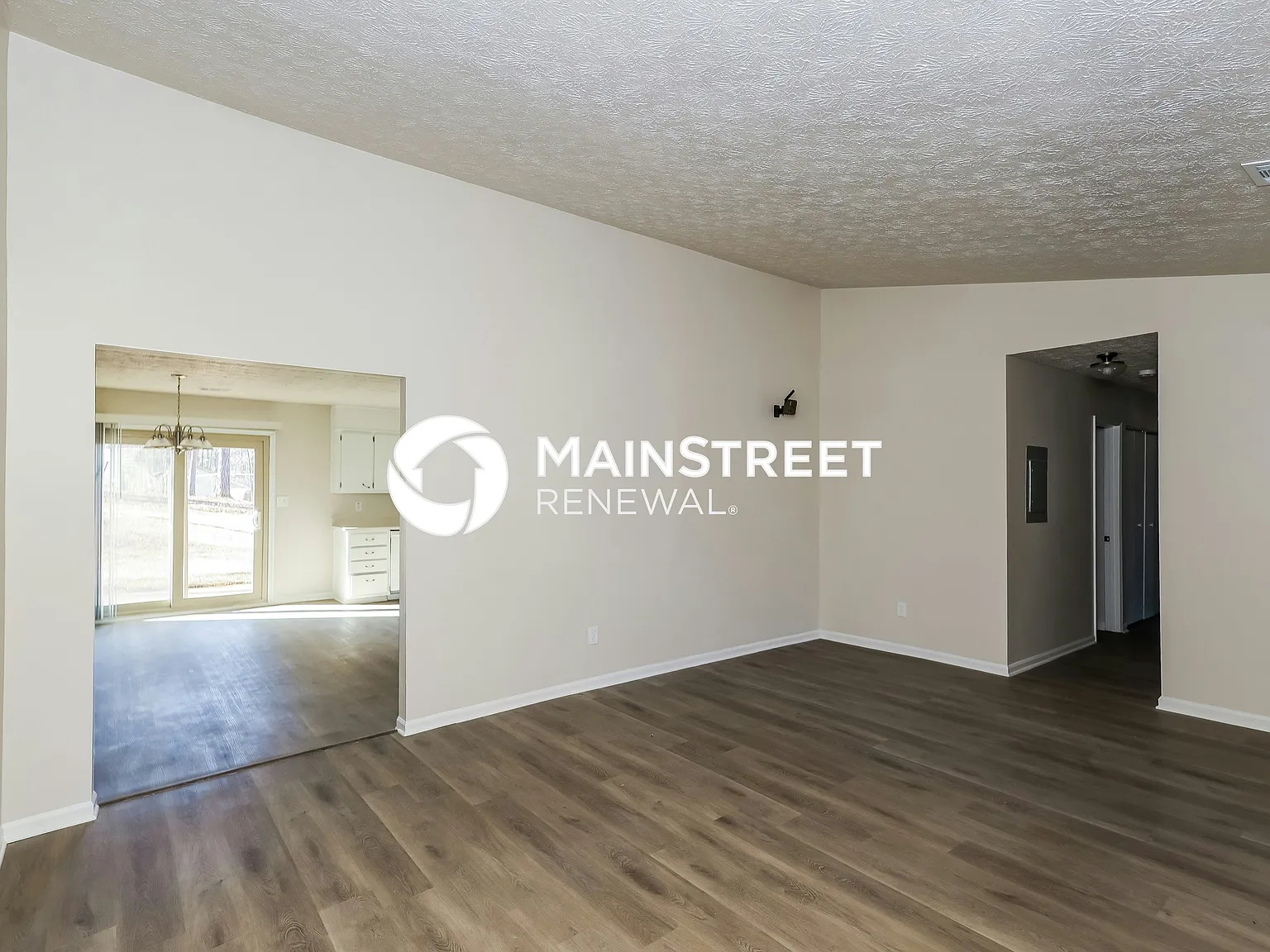 1070 Salisbury Trl — Photo 4