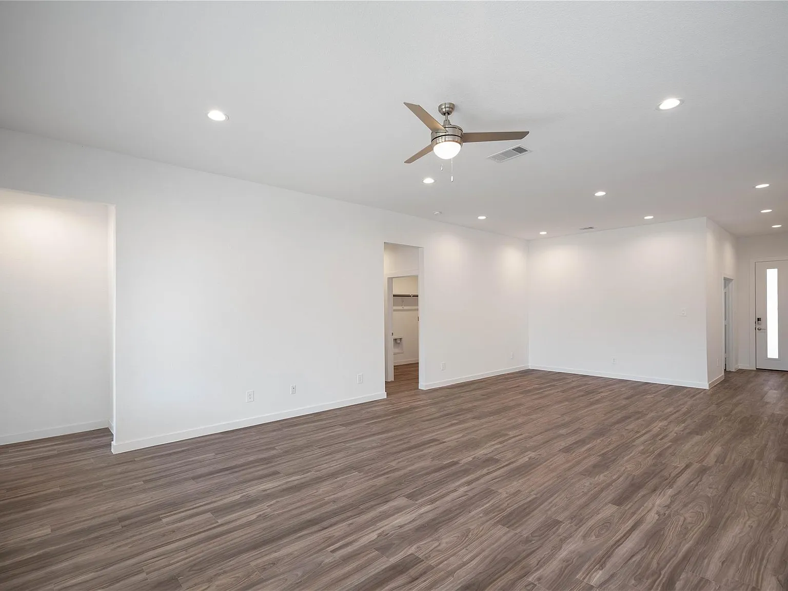 4 bed, 3.0 bath, 2454 sqft, $2,950 — Photo 4