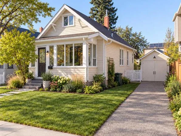 2115 E 10th St NW, Calgary, AB T2M 3M5