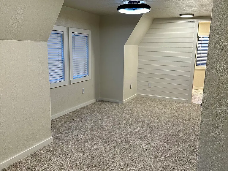 606 Miller Ave — Photo 18