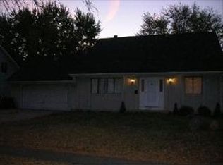 966 Cardiff Dr, Crystal Lake, IL 60014