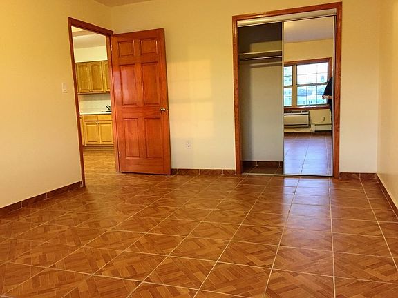5th image of 62 Tompkins Ave #2R