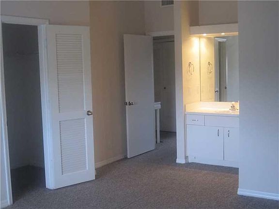 2nd image of 2353 NE 14th Street Cswy
