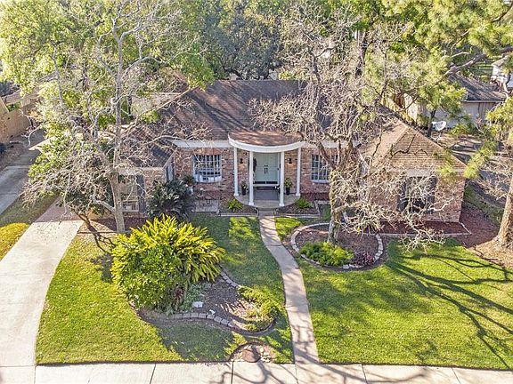 3rd image of 1115 Woodland Dr