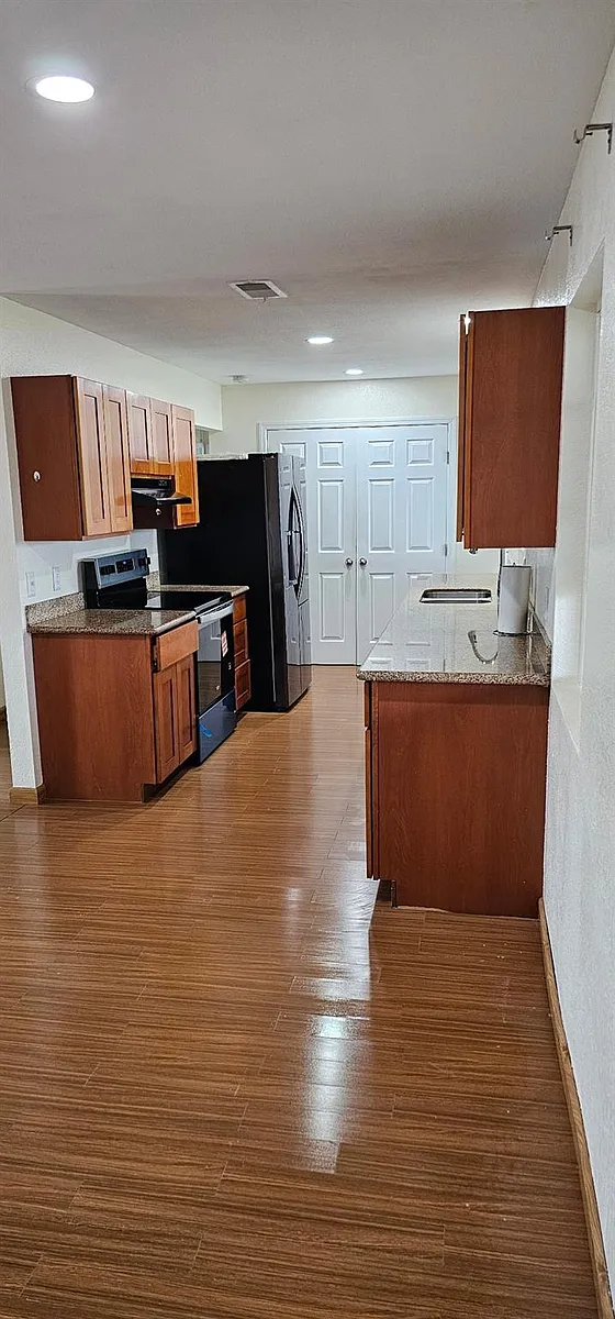 Building Photo - 2918 N Fairway Dr