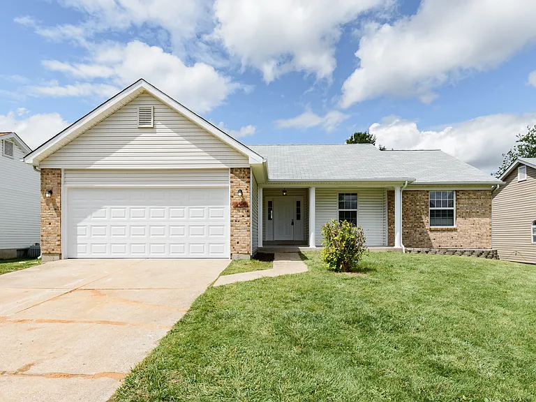 429 Slusser Ln — Photo 1