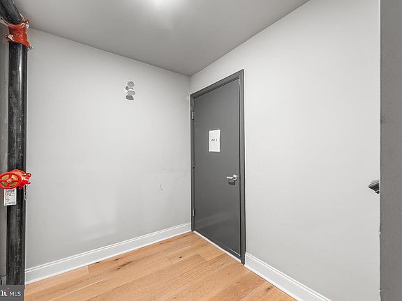 4th image of 1316 N Franklin St Floor 3