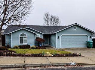 951 Ridgeview Dr, Eagle Pt, OR 97524