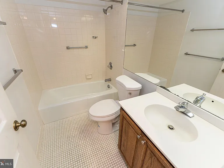 227 Canal Park Dr #206 — Photo 46