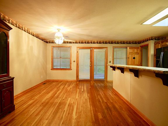 4th image of 2884 Loch Haven Dr