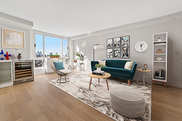 1st image of 1 Irving Pl APT V26c