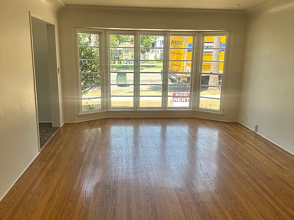 5th image of 712 W Glenoaks Blvd