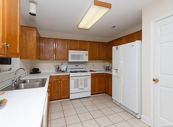 4th image of 124 Heath Ln