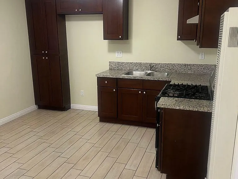 3856 S. Normandie Ave — Photo 6