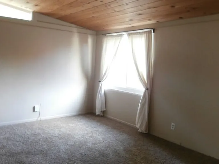 2542 Crescent Ave — Photo 12