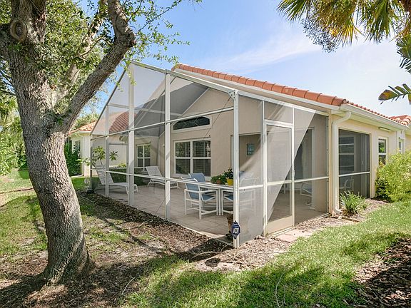 4th image of 216 Salt Grass Pl