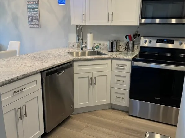 600 Neapolitan Way #351, Naples, FL 34103