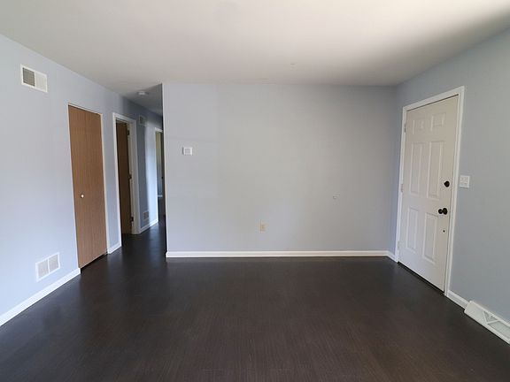4th image of 10 Spring House Ln