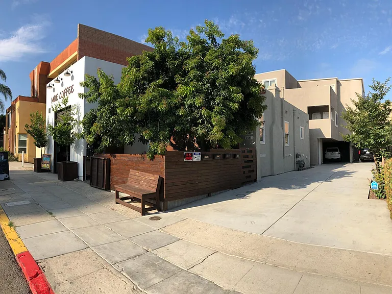 2546 State St — Photo 25