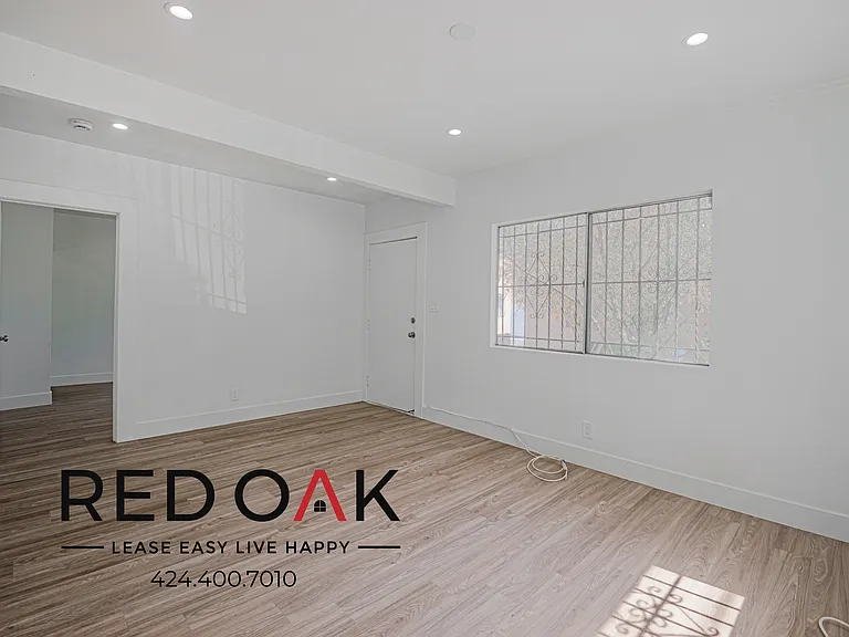 2410 La Salle Ave #2410 — Photo 6