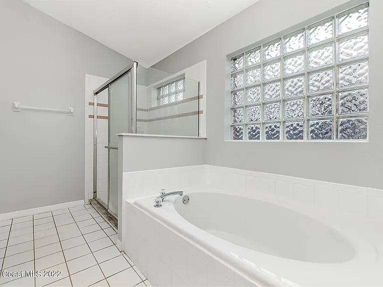 2187 Hedgerow Dr — Photo 10