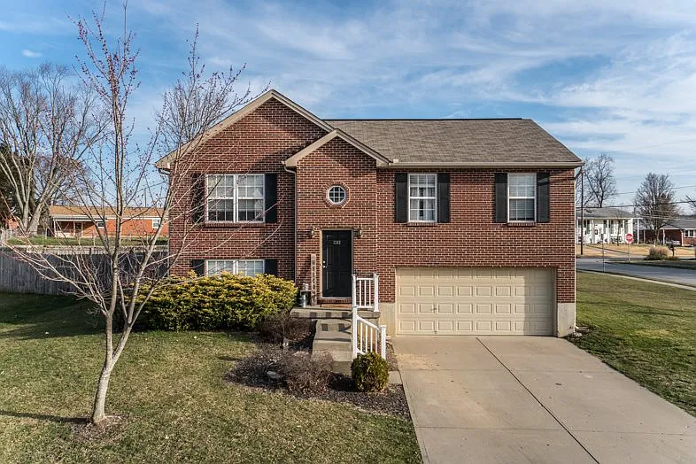 3382 Spruce Tree Ln photo 1